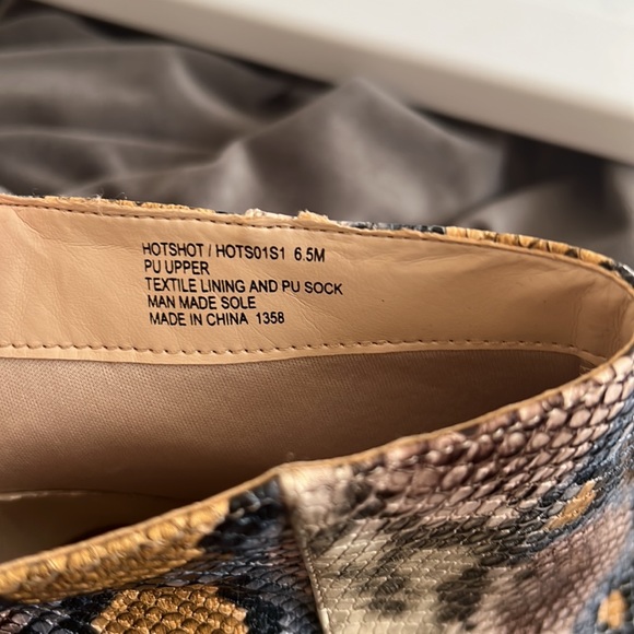 Steve Madden Hotshot Rainbow Snakeskin Heel Boots Size 6.5 - Picture 2 of 2